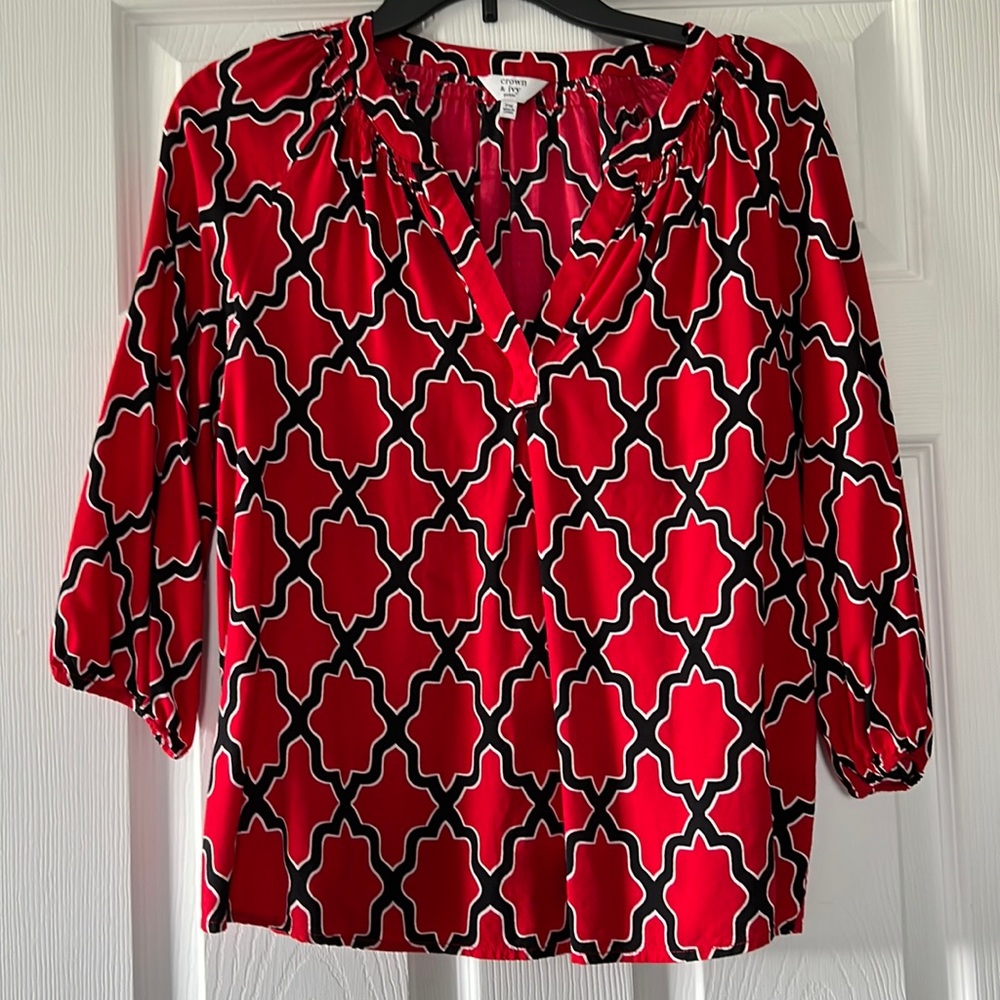Crown and Ivy top. Size PM